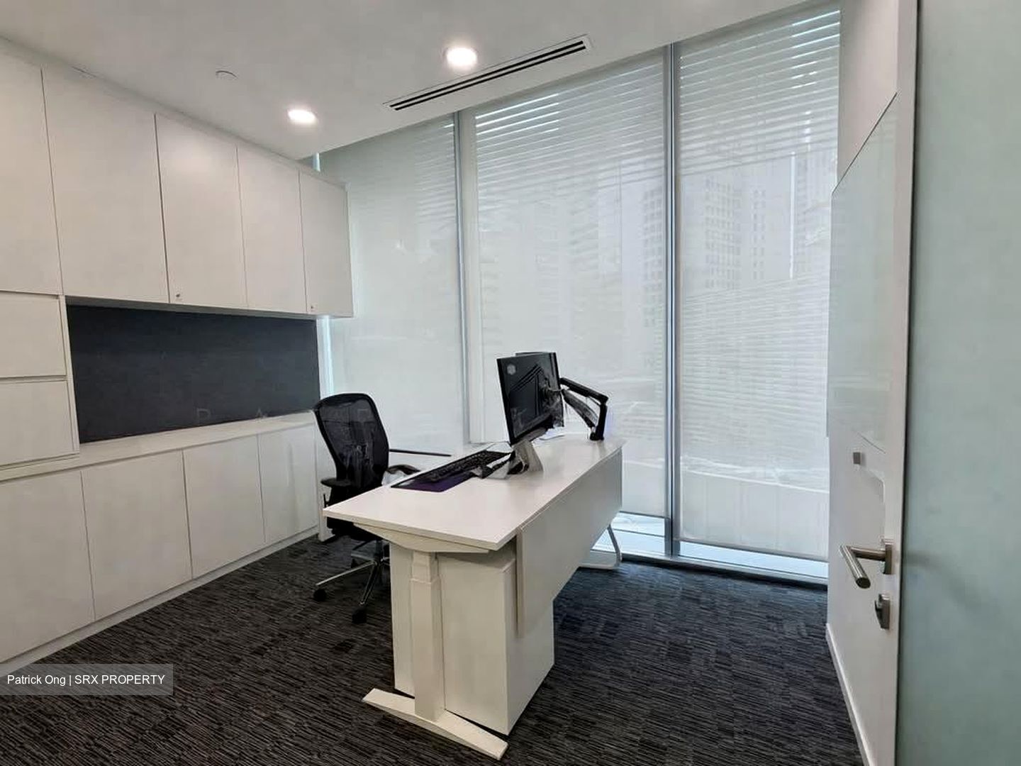 Ocean Financial Centre (D1), Office #570507031